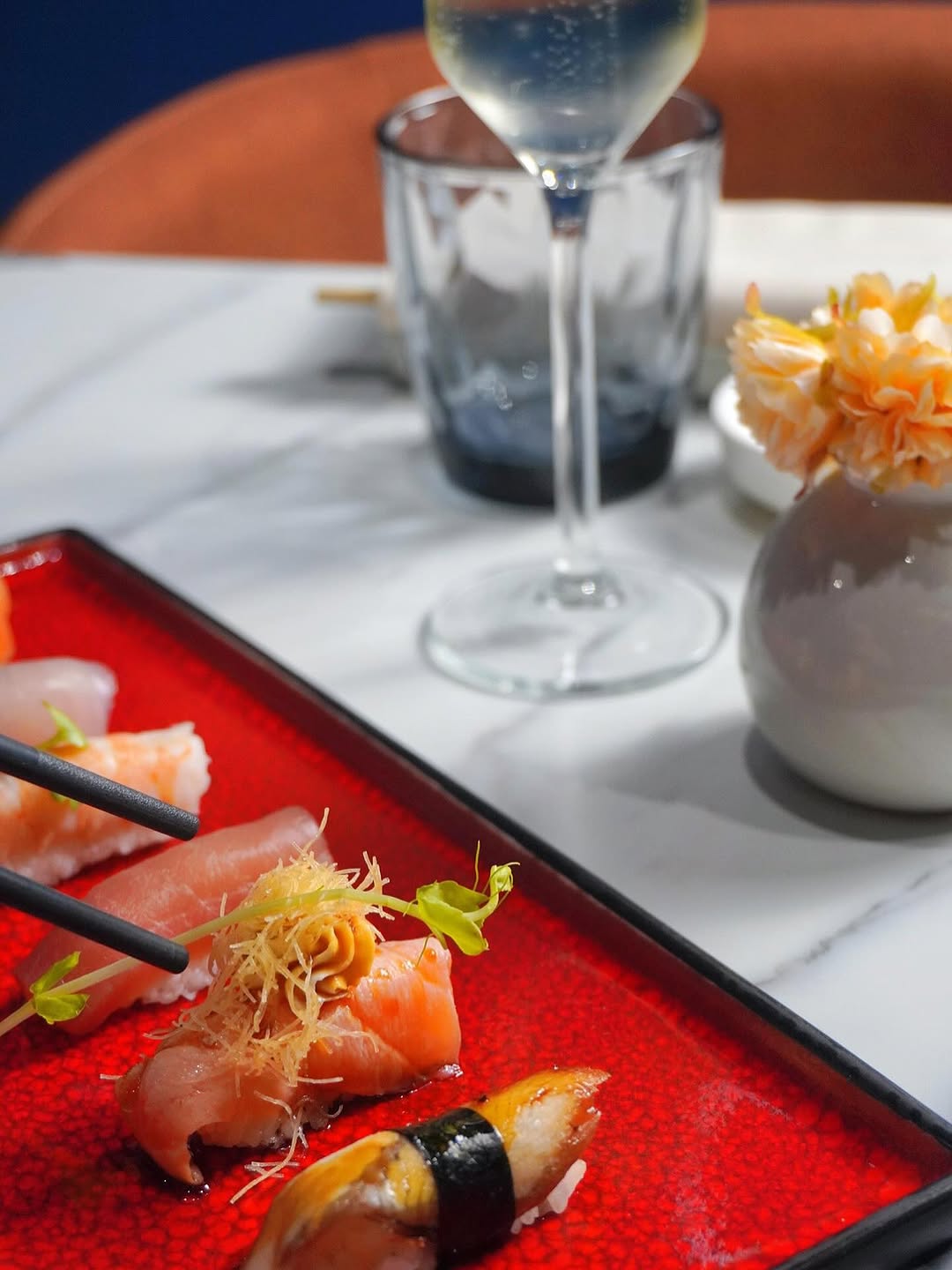 Vassoio di nigiri misti: gambero, tonno, salmone scottato e anguilla